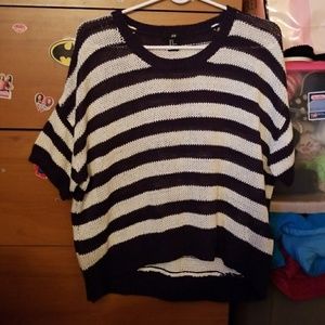 MAKE AN OFFER H&M Light weight Spring Sweater.